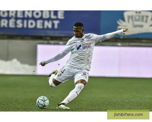 欧塞尔与斯特拉斯堡战成平局 双方互交白卷错失进球良机